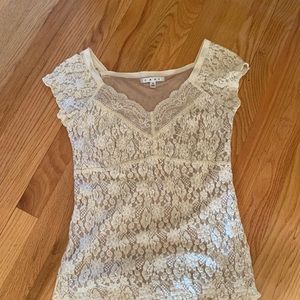 Lace shirt sleeve top.